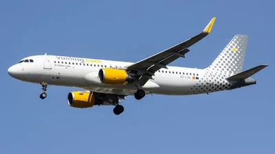 Vueling EC-LZN Airbus A320-214