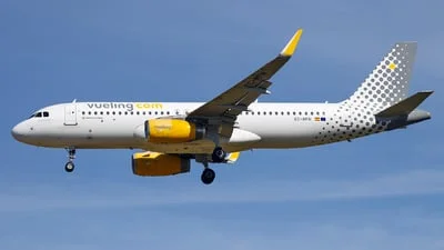 Vueling EC-MFN Airbus A320-232