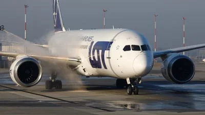 LOT Polish Airlines SP-LRA Boeing 787-8 Dreamliner