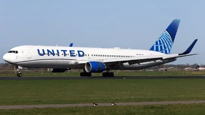 United Airlines N673UA Boeing 767-322(ER)