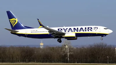 Ryanair EI-DCW Boeing 737-8AS