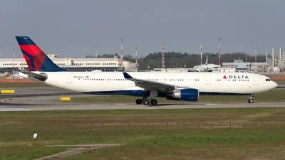 Delta Air Lines N823NW Airbus A330-302