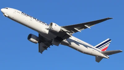 Air France F-GSQF Boeing 777-328ER