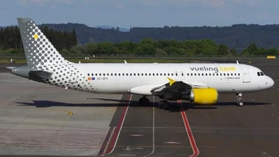 Vueling EC-OFV Airbus A320-214