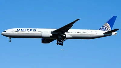 United Airlines N2140U Boeing 777-322ER