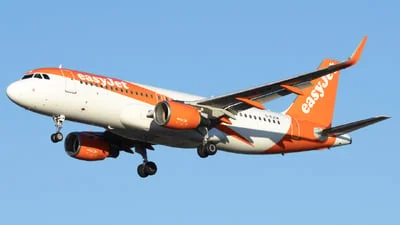 easyJet G-EJCM Airbus A320-214