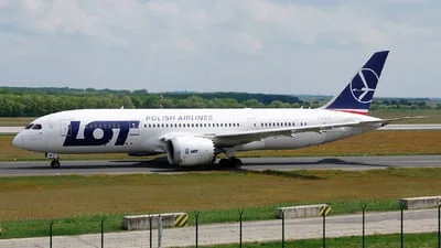 LOT Polish Airlines SP-LRB Boeing 787-8 Dreamliner