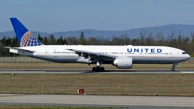 United Airlines N77014 Boeing 777-224(ER)