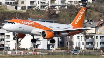 easyJet G-UZHY Airbus A320-251N