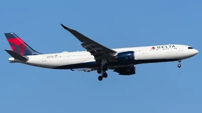 Delta Air Lines N427DX Airbus A330-941