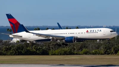 Delta Air Lines N169DZ Boeing 767-332(ER)