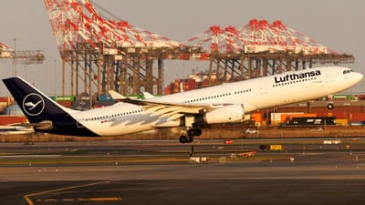 Lufthansa D-AIKQ Airbus A330-343