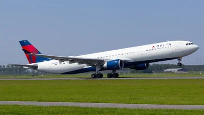 Delta Air Lines N824NW Airbus A330-302