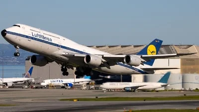 Lufthansa D-ABYT Boeing 747-830