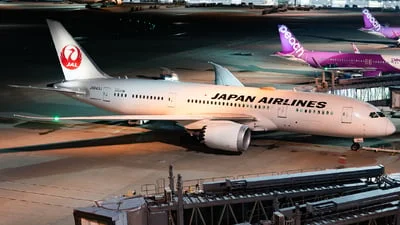 Japan Airlines (JAL) JA843J Boeing 787-8 Dreamliner