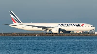 Air France F-GZNA Boeing 777-328ER
