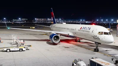 Delta Air Lines N6712B Boeing 757-232