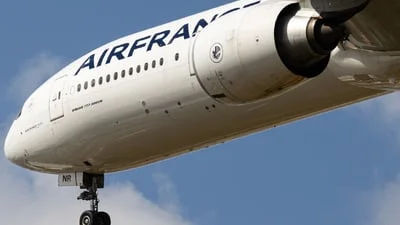 Air France F-GZNR Boeing 777-328ER
