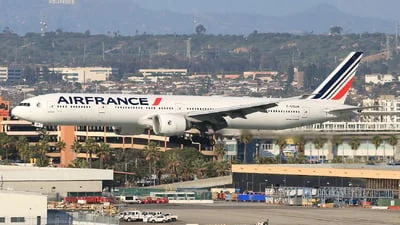 Air France F-GSQM Boeing 777-328ER