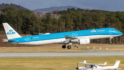 KLM Cityhopper PH-NXT Embraer ERJ-190-400STD