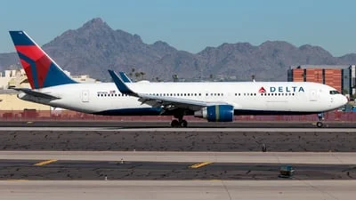 Delta Air Lines N174DN Boeing 767-332(ER)