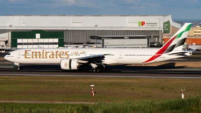 Emirates A6-ENV Boeing 777-31HER