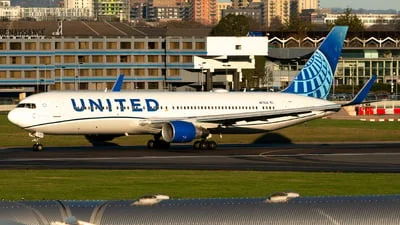 United Airlines N676UA Boeing 767-322(ER)