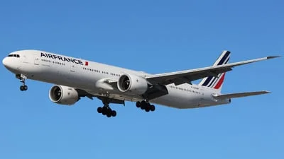 Air France F-GZNP Boeing 777-328ER