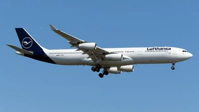 Lufthansa D-AIFE Airbus A340-313X