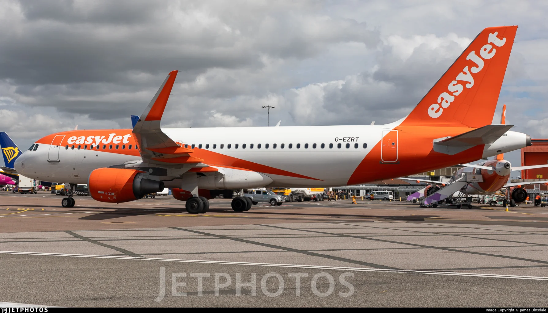 easyJet G-EZRT A320